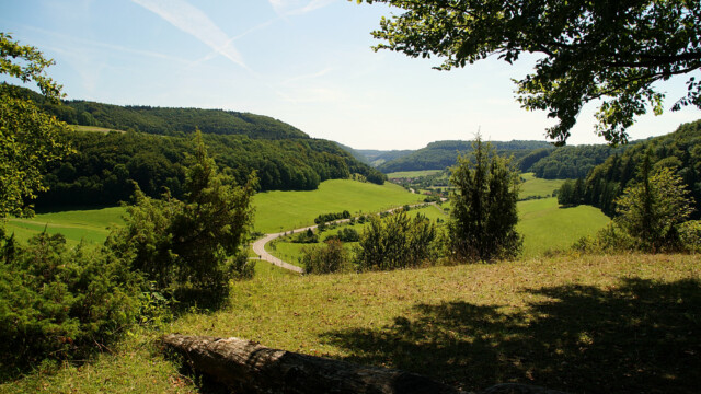 Lautertal mit Blick auf Degenfeld Lautertal mit Blick auf Degenfeld